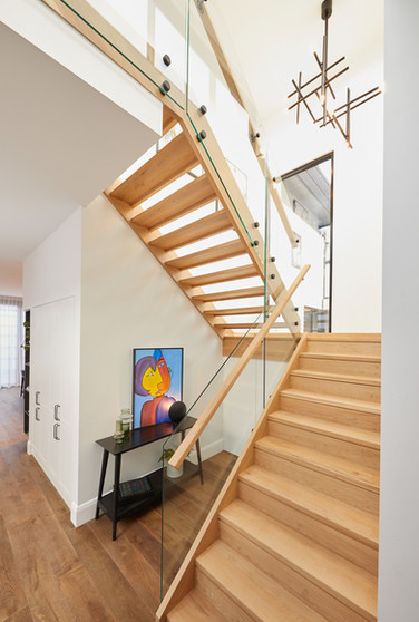 rm9-hallway-stairs-sarah-george-029