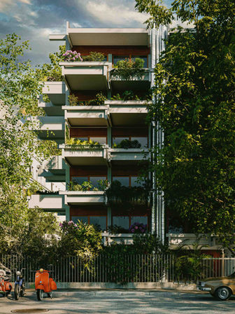 Moderne Architektur in Rom: Ein städtisches Wohnhaus an der Via Salaria, entworfen von Giancarlo Capolei, Francesco Capolei und Manlino Cavalli, gekennzeichnet durch grüne, pflanzenreiche Balkone, einem lebendigen blauen Himmel im Hintergrund, umgeben von dichtem Laub, mit einem charakteristischen orangefarbenen Roller und einem Retro-Auto im Vordergrund.