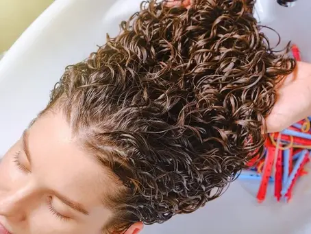 Hidratação Capilar: Por que seu cabelo precisa desse cuidado?