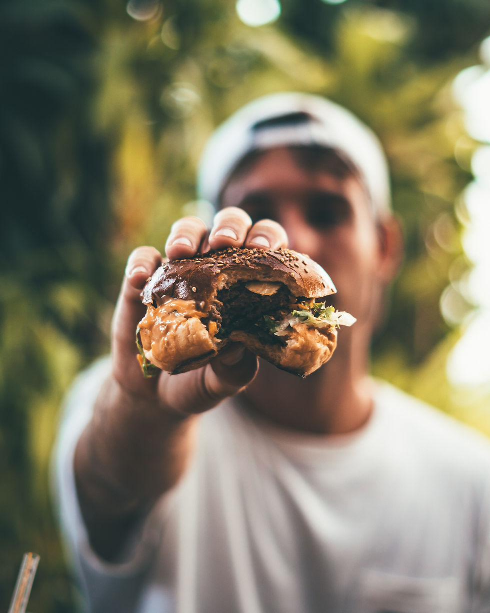Burger tutan adam