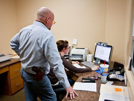 When should a business hire a private investigator for a workplace investigation?
