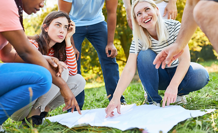 Publication facebook Bonne année voeux 2025 festif moderne lumineux doré(2)_edited.png