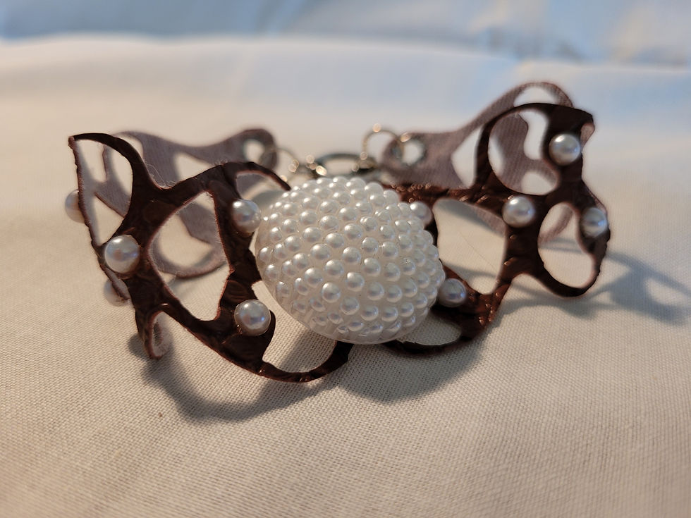 Thumbnail: Delicate leather pearls