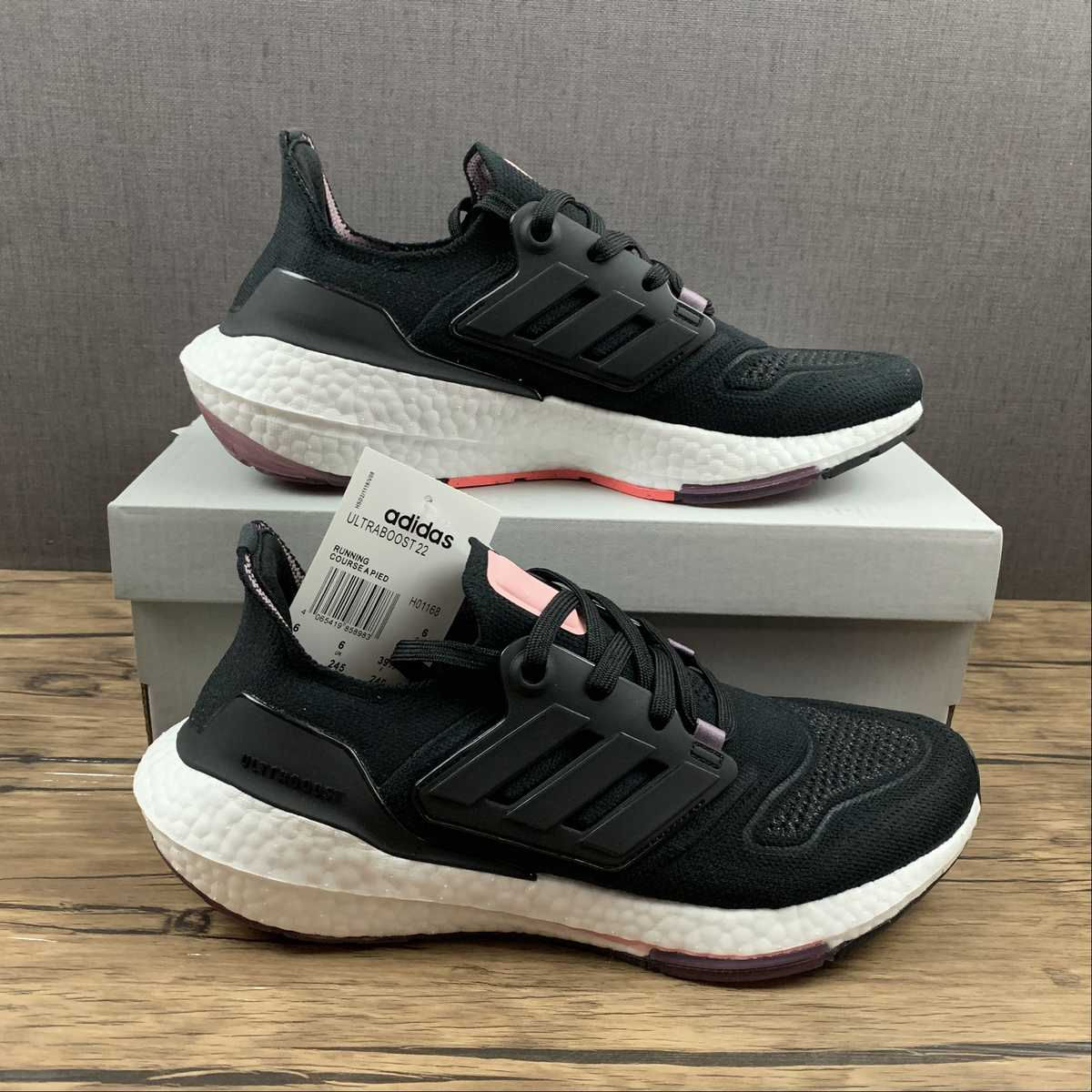 Adidas Ultraboost 22