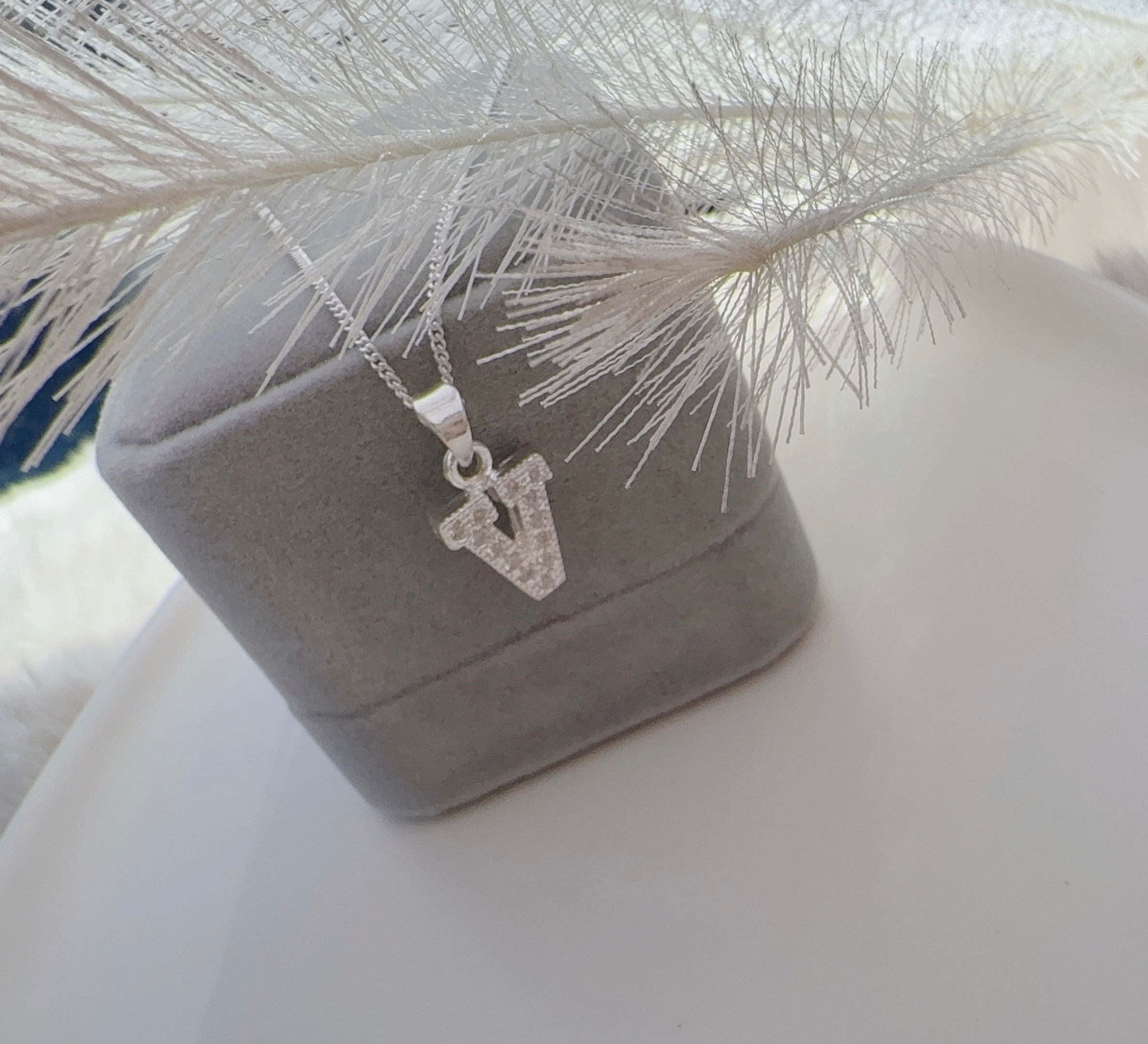 Dije inicial J plata 925 circones 