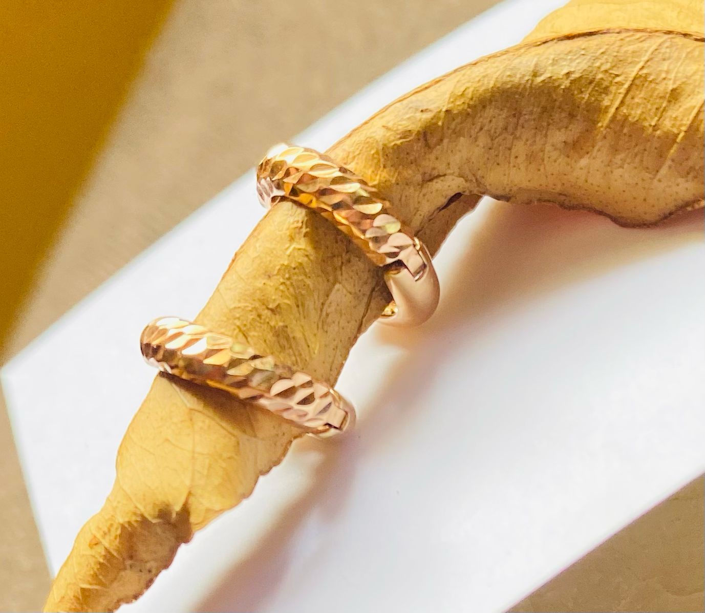 Aretes hugguies oro rosa 750-18k ley.