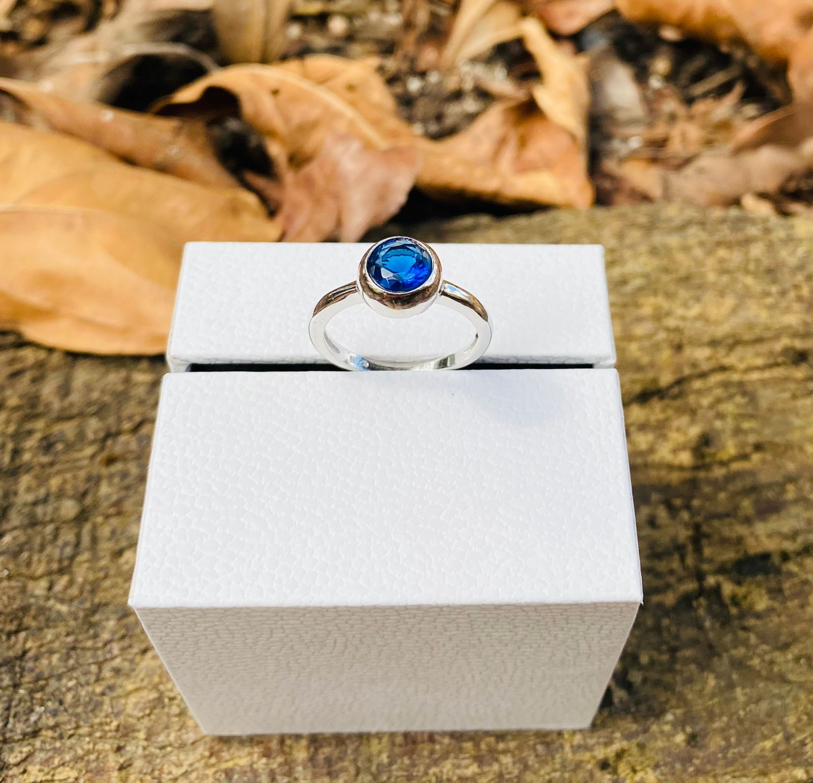 Anillo con piedra azul