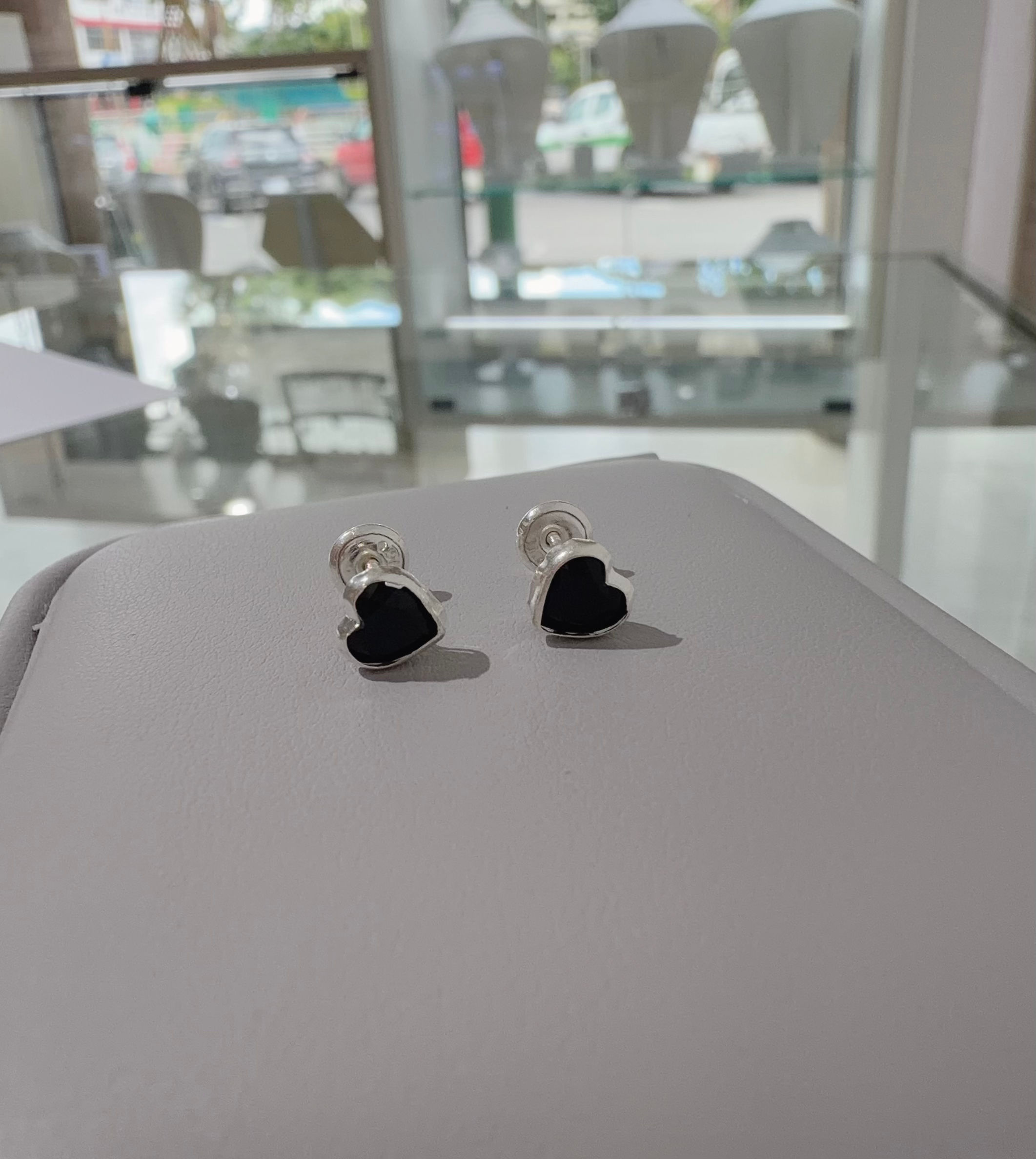 Aretes corazones negro ortopédicos plata 925