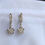 Miniatura: Aretes Huggies dije flor plata 925