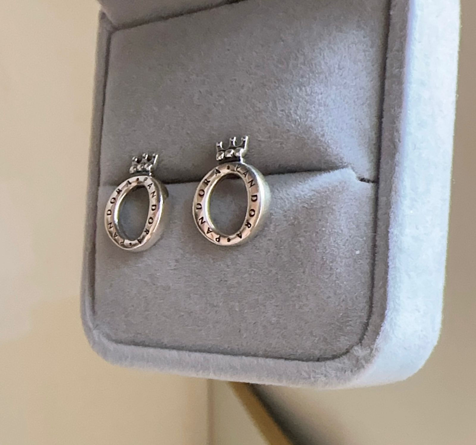 Aretes corona logo pand plata 925