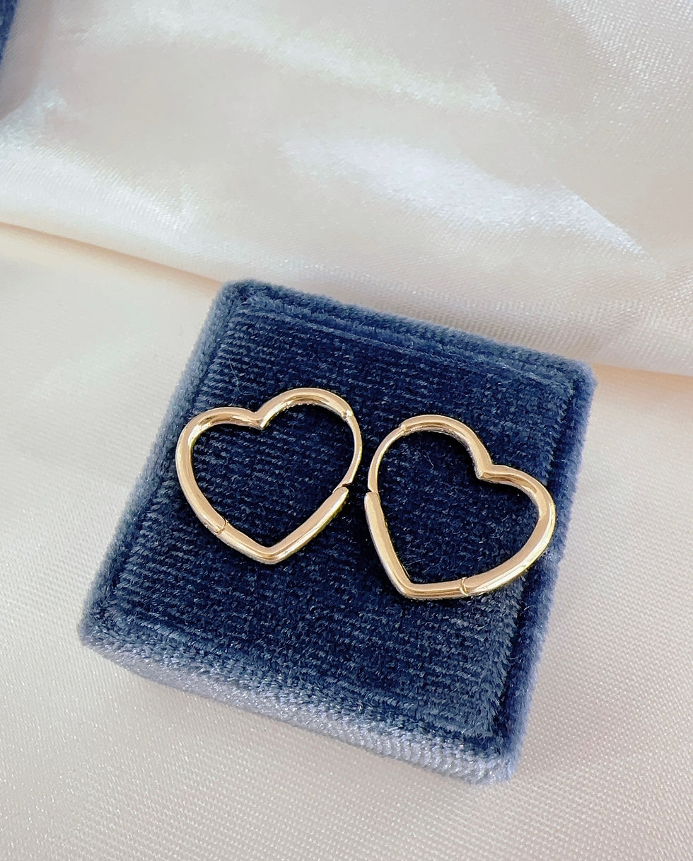 Miniatura: Aretes argolla corazón oro 18k