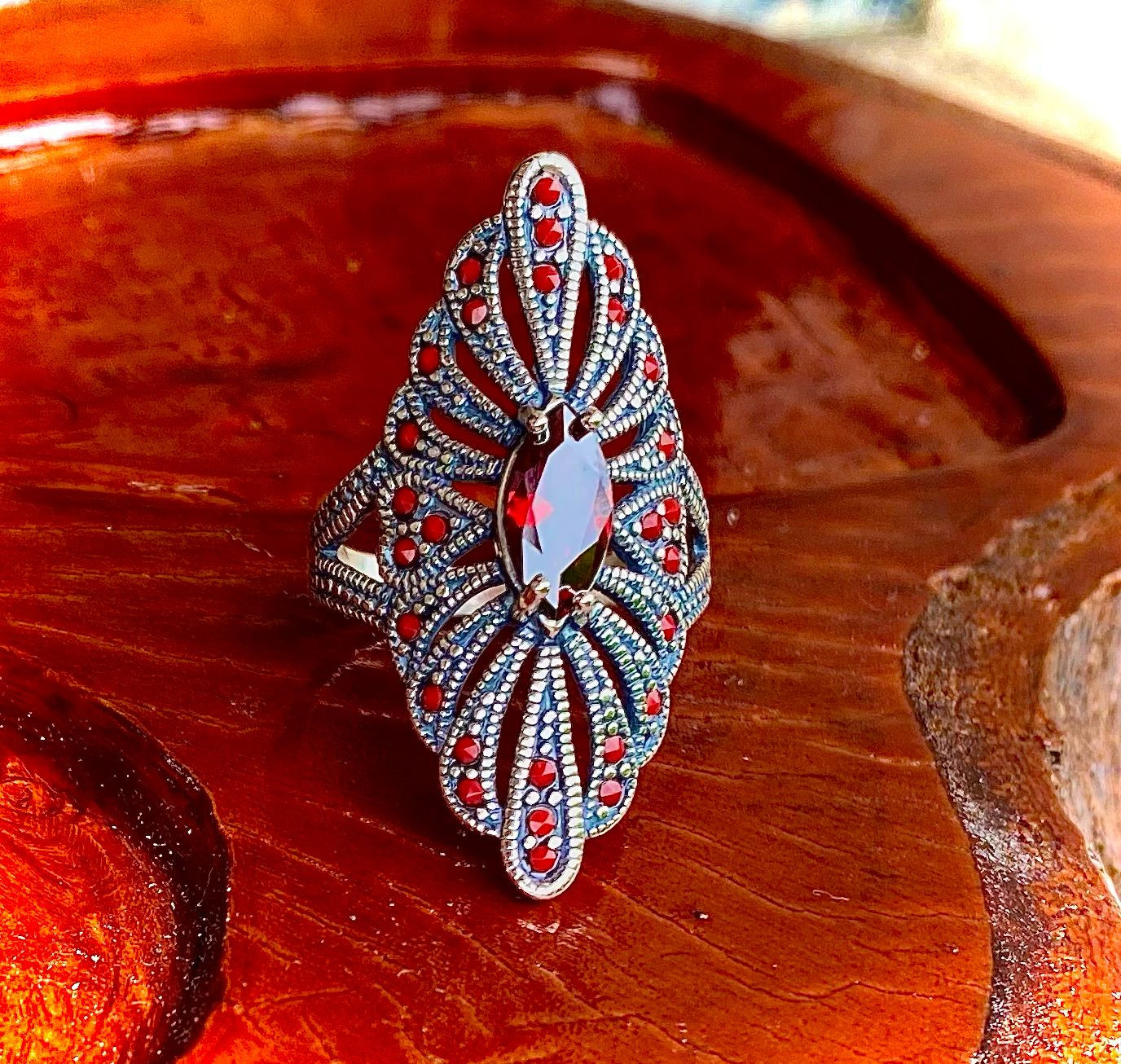 Anillo ovalad color rojo