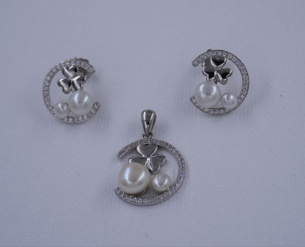 Juego perlas medialuna, trébol plata 925, enjoye especial.