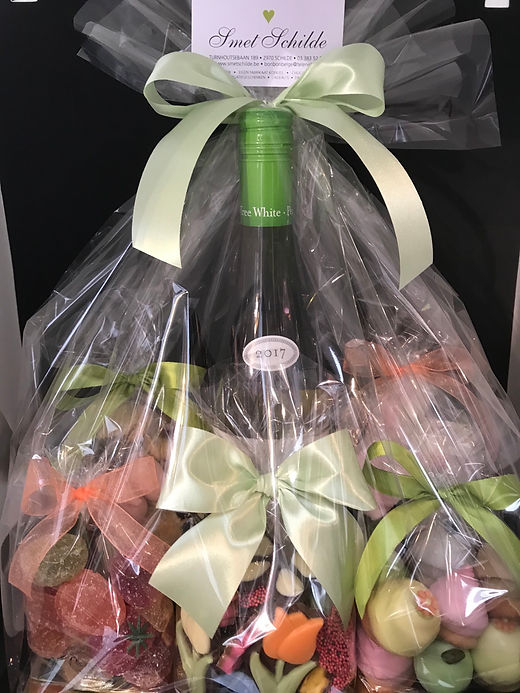 Geschenkpakket 'Luxe' – Wijn En Delicatessen - Uw leverancier voor Geschenkpakket - wine-point.be - +32 489 33 31 67 thumbnail
