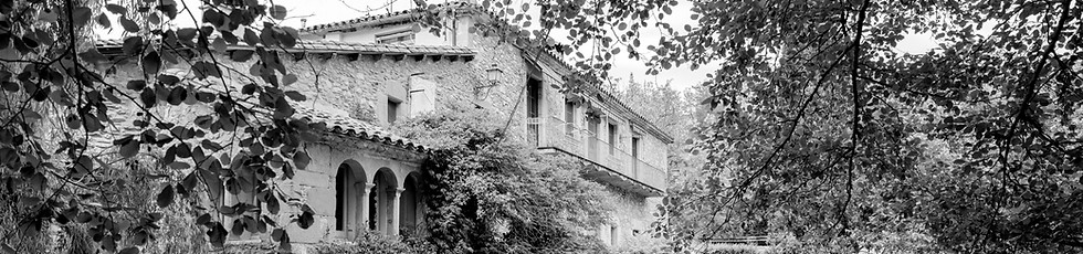 Side of hotel vall amagada del moli