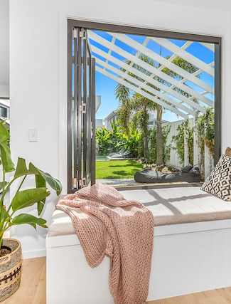 Modern Beach house by Alroe