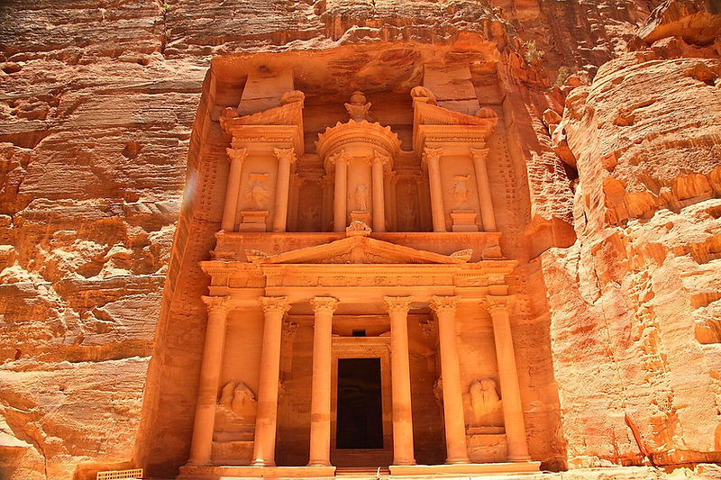 Petra Treasury, a destination or experience featured on the Jordan Escape Globus tour