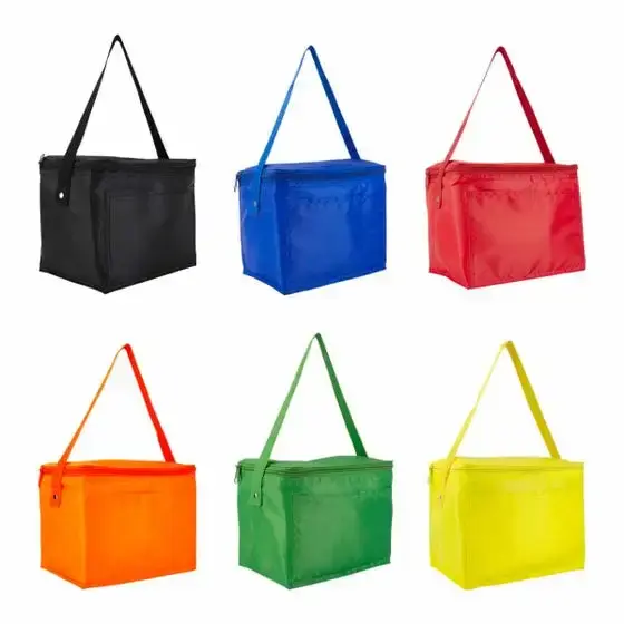 hielera kosta Interior plastificado impermeable. Incluye bolsa frontal y correa. Capacidad para 6 latas.