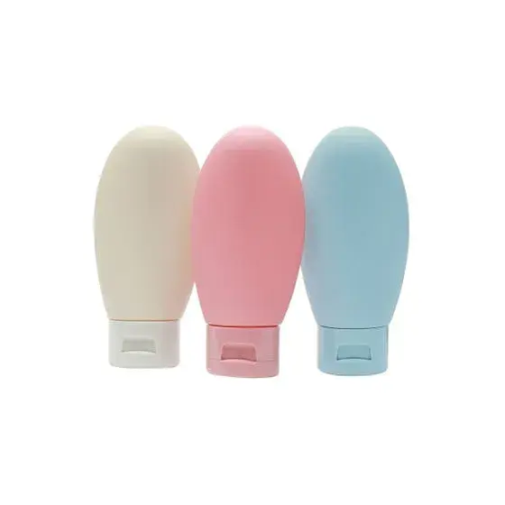 Kit de viaje con botellas reutilizables de 60 ml.
