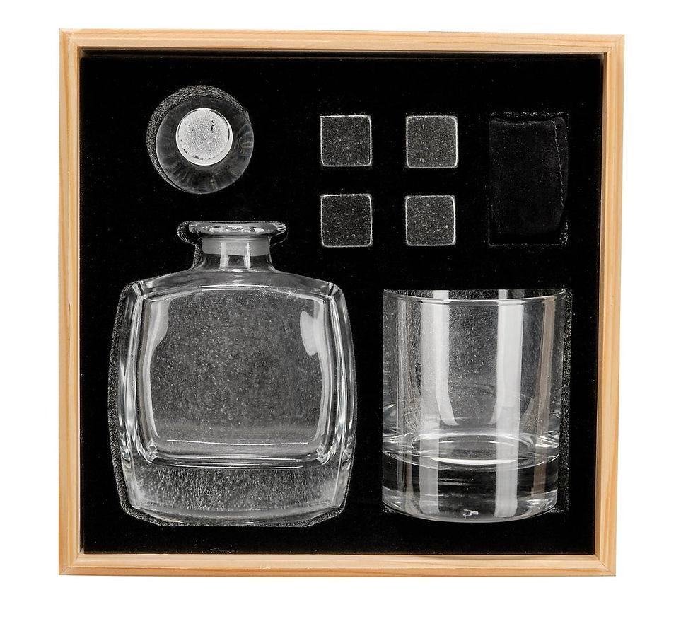 El Set de Bar Islay es el regalo perfecto para quienes disfrutan de la sofisticación y el buen gusto. Incluye una licorera de