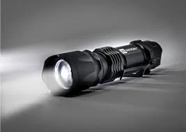 lampe de poche dans une voiture by Remorquage Depannage Pros.webp