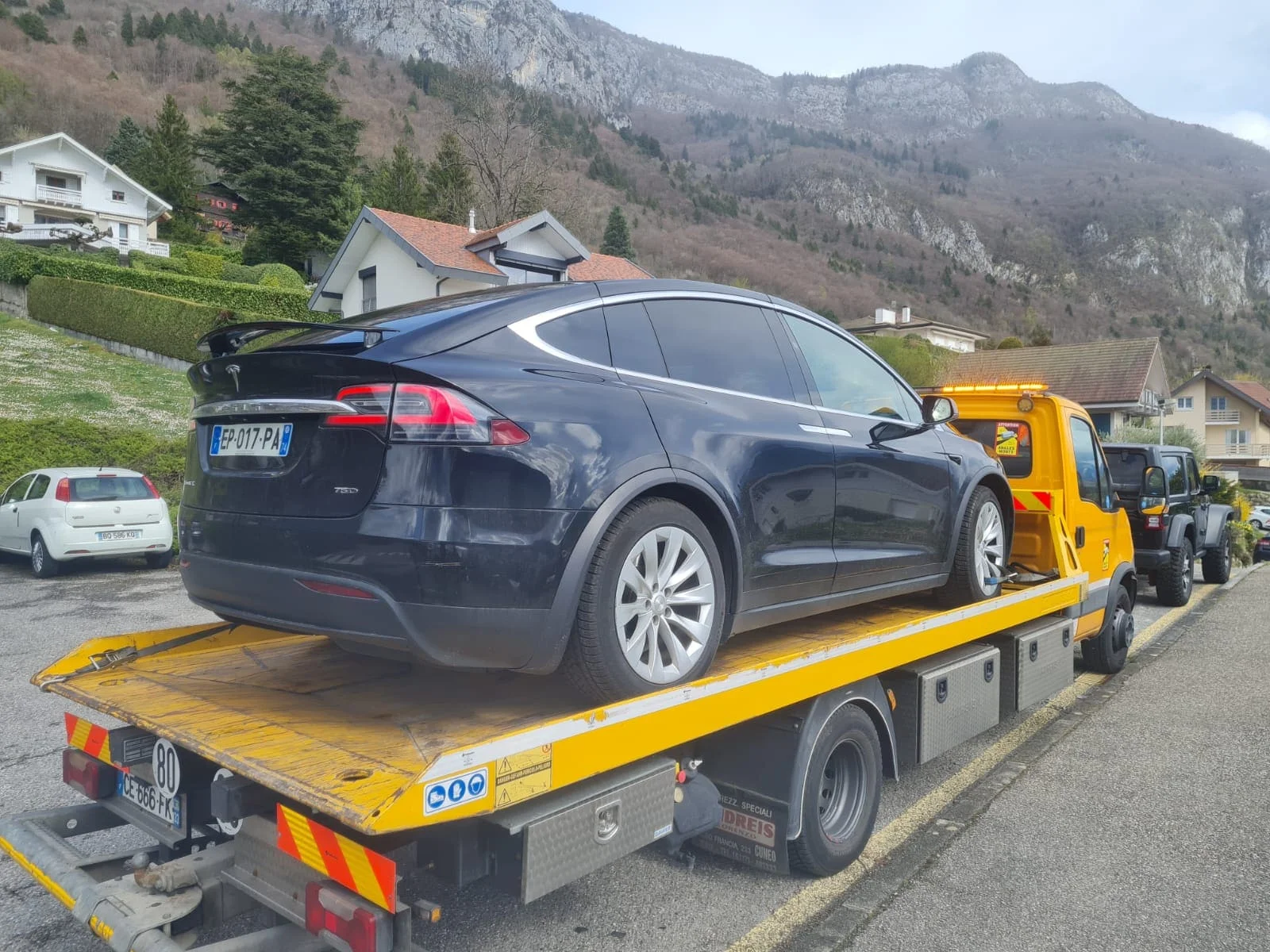 tesla by Remorquage Depannage Pros