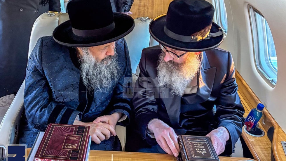 האדמור"ים מבאבוב 45 און ראחמיסטריווקא אונטערגענומען קורצן בליץ באזוך קיין שיקאגא לרגל א משפחה שמחה