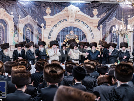 פרייליכער שמחת נישואין אין קרית יואל פון החתן בן האד' מראחוב מיט הכלה נכדת האד' מבית יצחק ספינקא