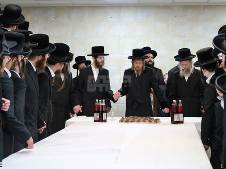 הוי גולל עם תלמידים: האד' מסאדיגורא באזוכט אין די ישיבת בית הזמנים קעמפ פאר בחורי סאדיגורא