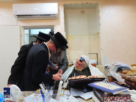אסיר ציון ר' דוד מנחם מינצבערג הי"ו אויפגענומען בשמחה גדולה בבתי האדמור"ים וגדולי ישראל נאך באפרייאונג פון טורמע