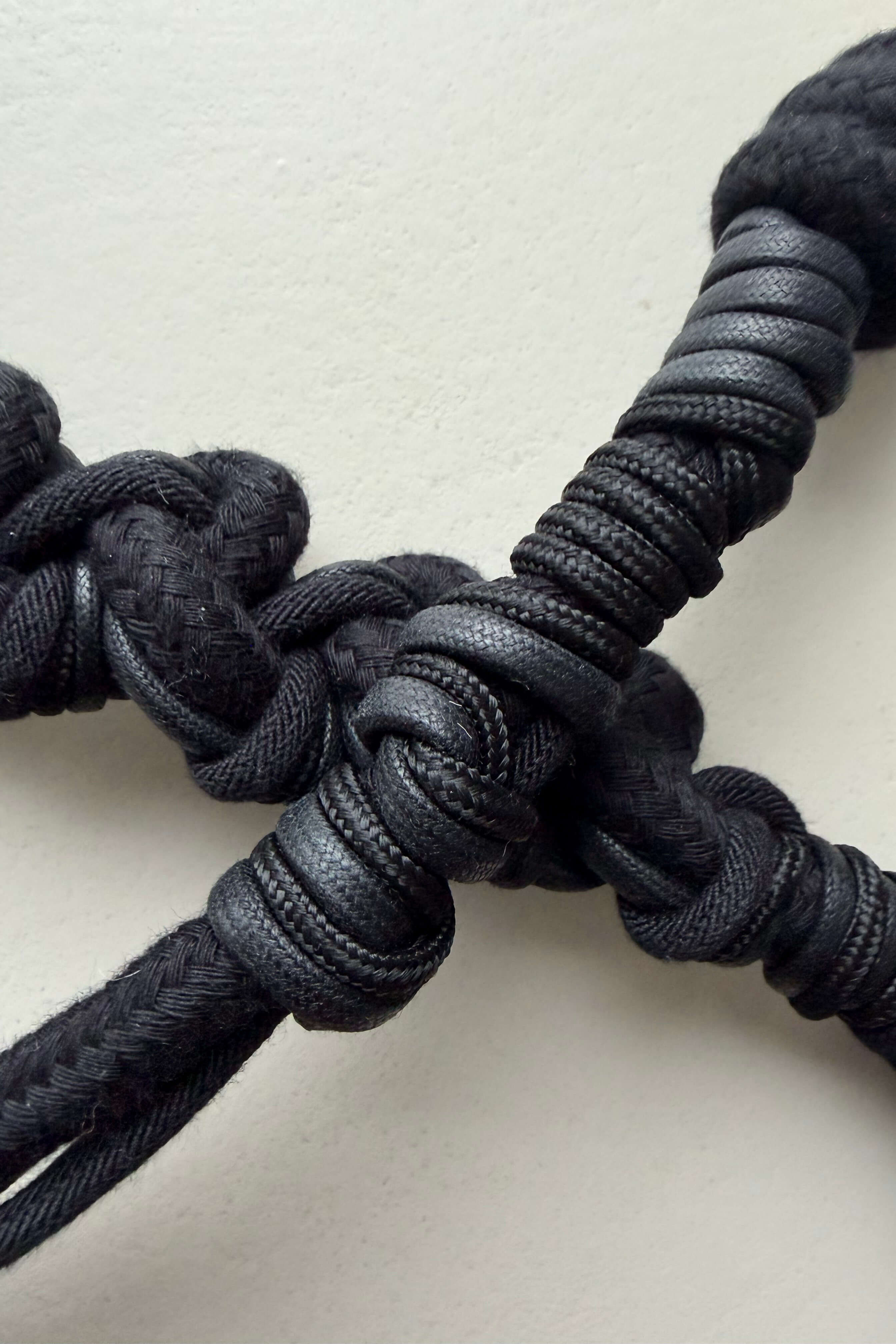 Klasyczna torebka Mini Modern skórzana "czarny krokodyl” z plecionym paskiem