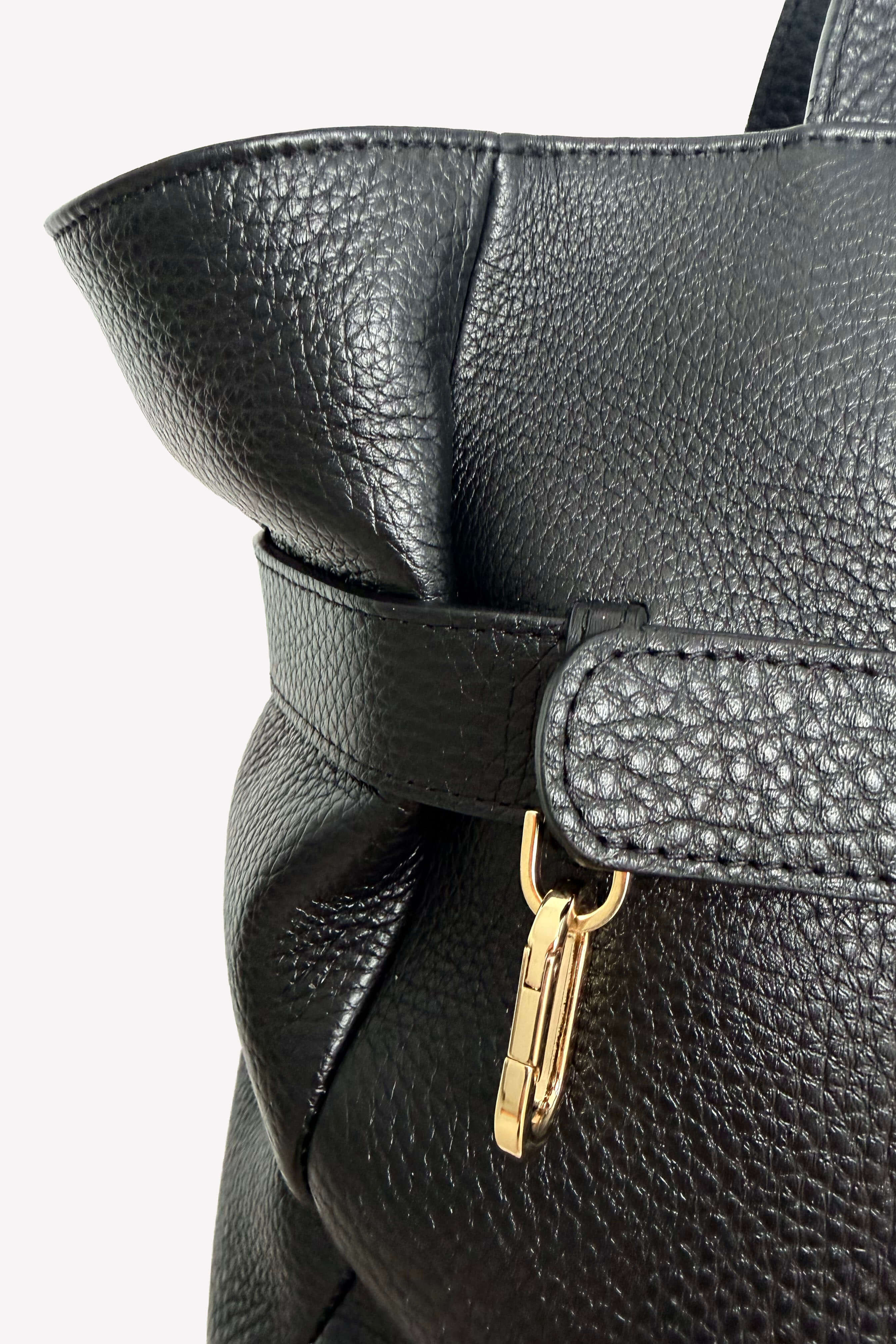 Torba shopper skórzana czarna z dekoracyjnym paskiem