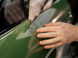 person-working-car-wrapping_23-2149342613-750x500.png