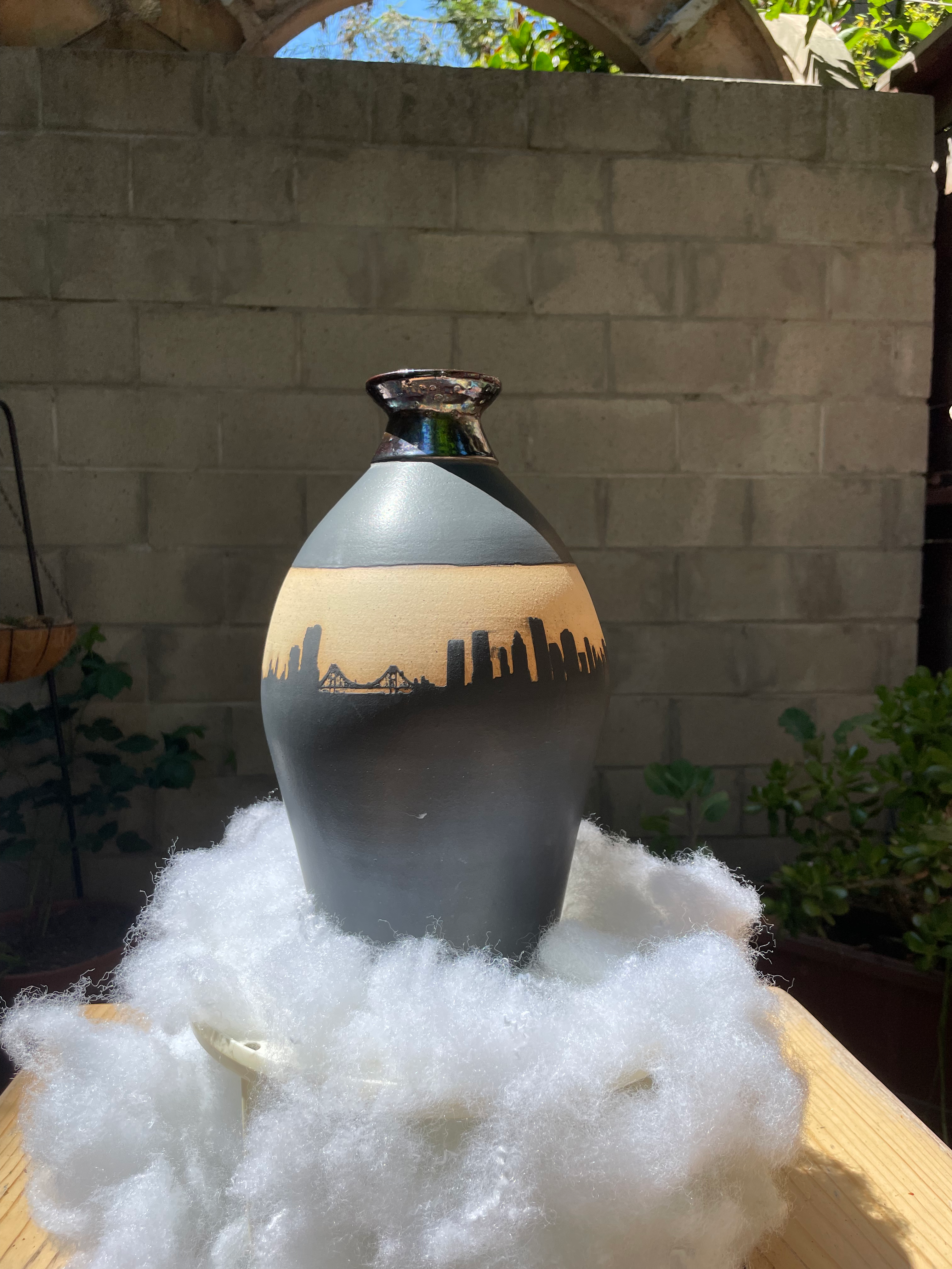 Small Neck Skyline Bulb Vessel