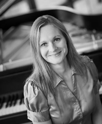 Maja_Tremiszewska-9259 final bw (1).jpg