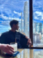 Example of a high-quality Hinge profile photo used to maximize likes on the dating app