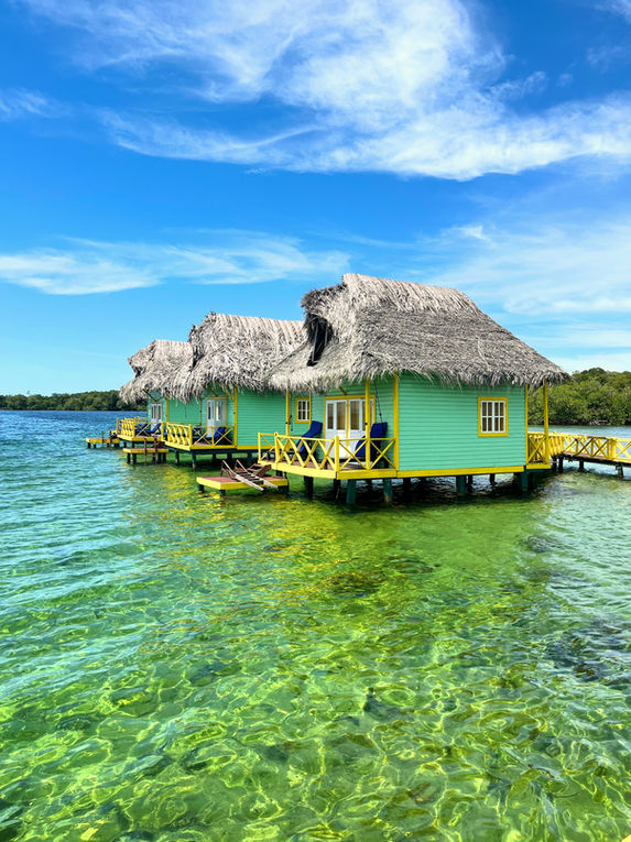 Cabines construite au-dessus de la mer