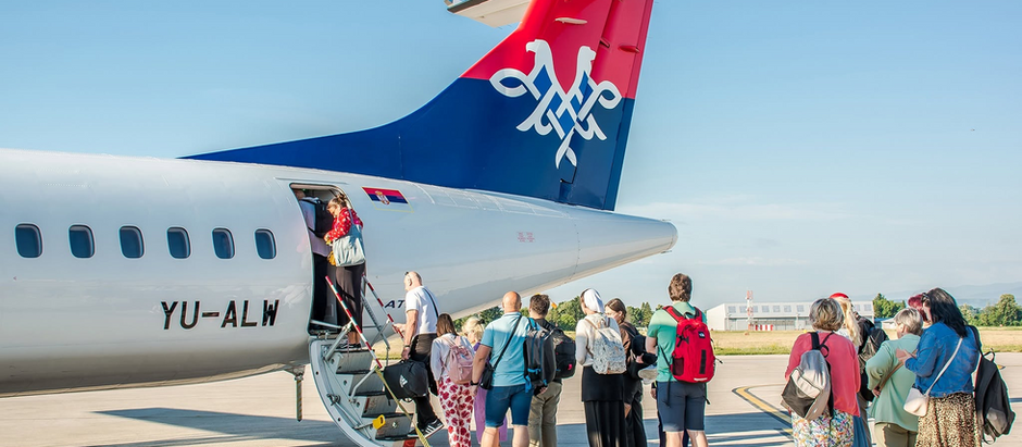 Incident na letu Niš – Atina: Pijani putnik izazvao haos, let kasnio zbog iskrcavanja