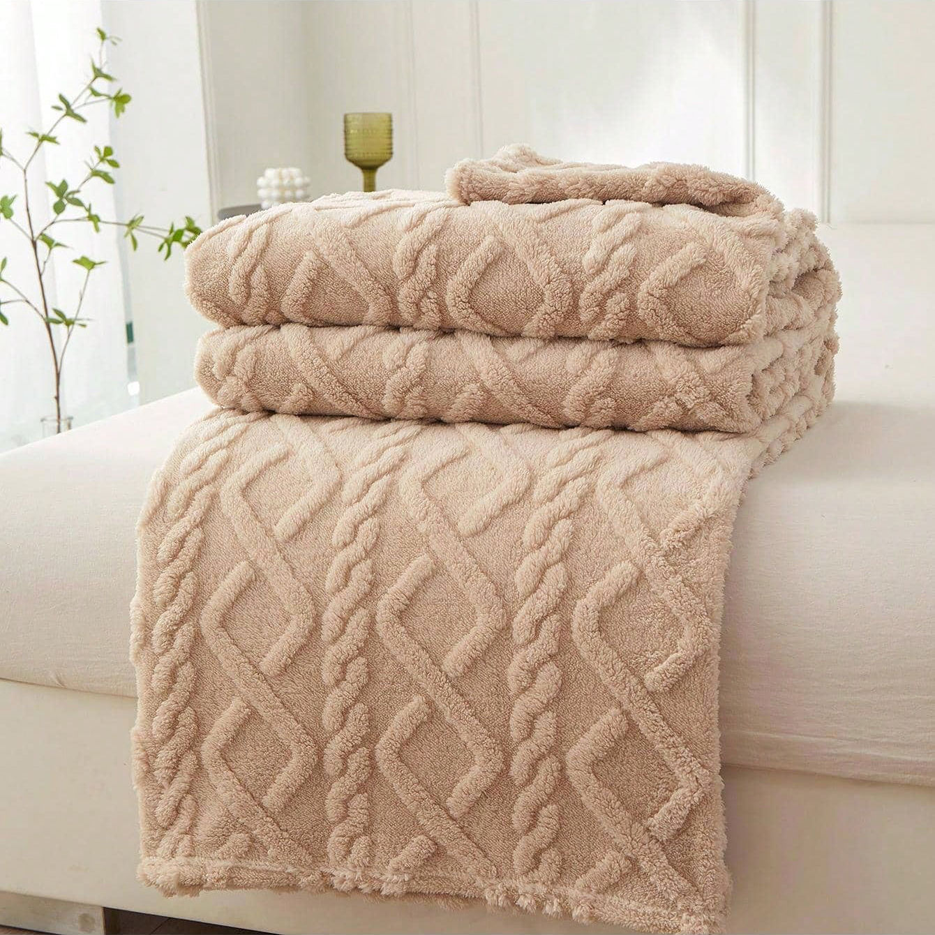1pc Single-Layer Coral Fleece Blanket, Lightweight & Multi-Purpose Blanket Bed C
