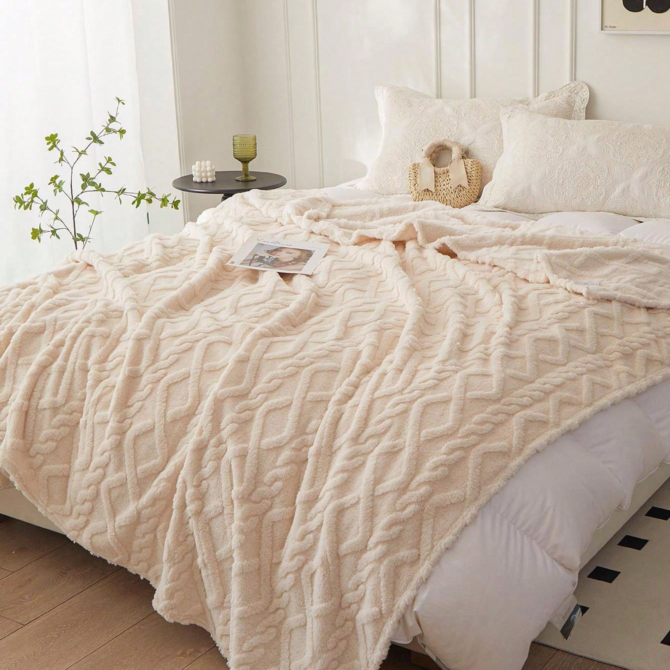 1pc Single-Layer Coral Fleece Blanket, Lightweight & Multi-Purpose Blanket Bed C