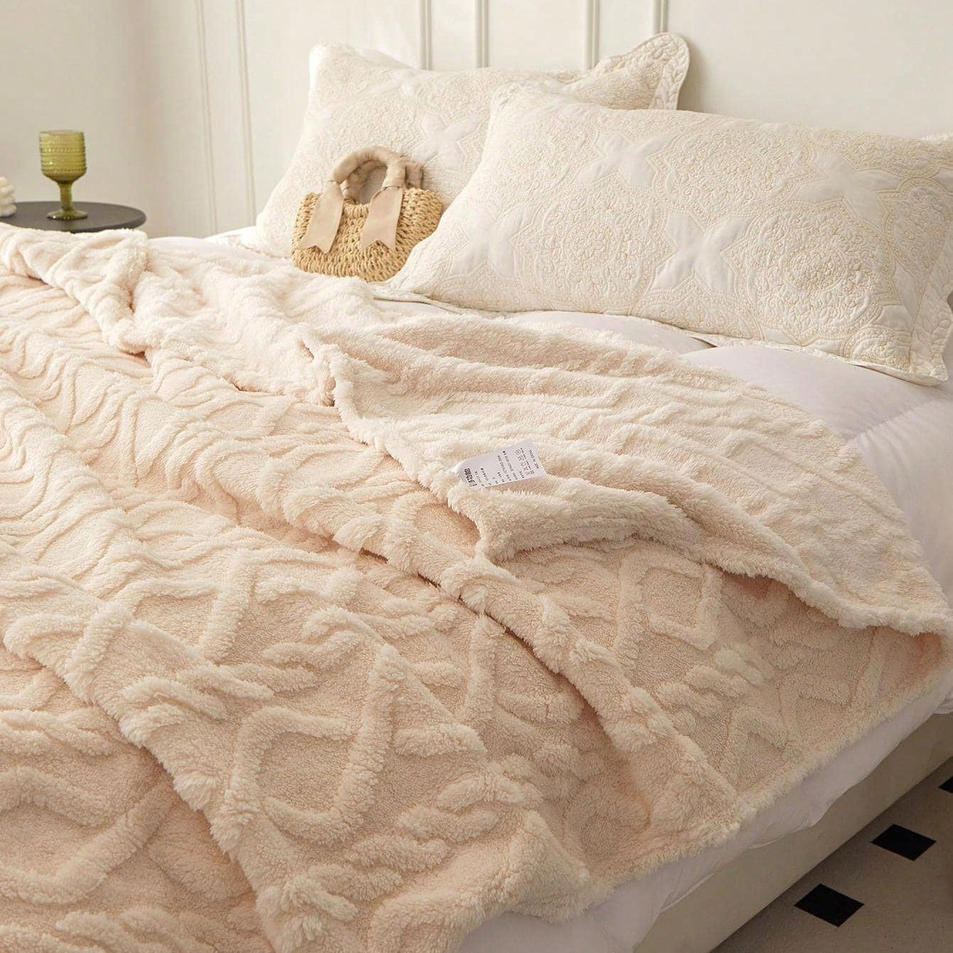 1pc Single-Layer Coral Fleece Blanket, Lightweight & Multi-Purpose Blanket Bed C