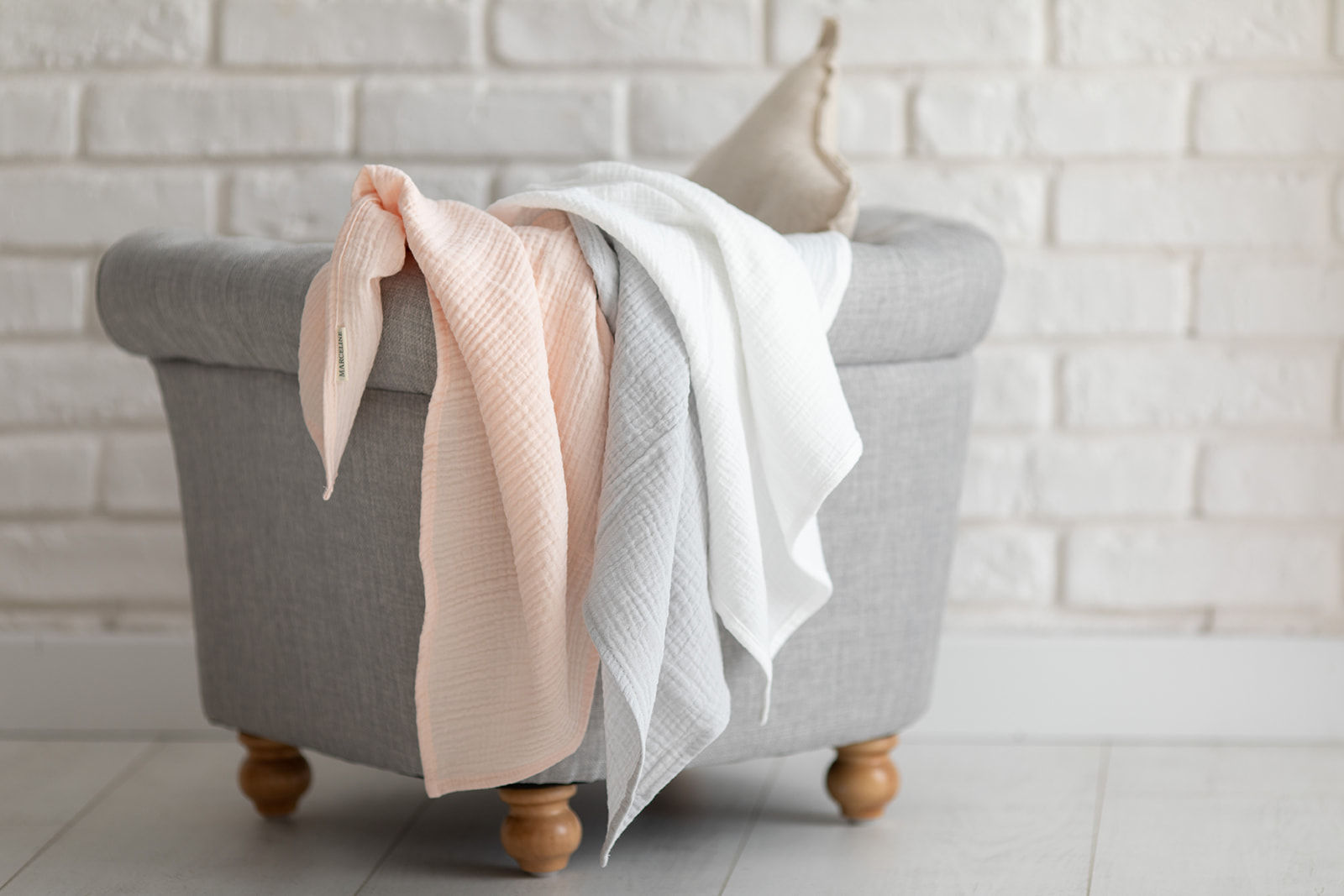 Otulacz muślinowy szary