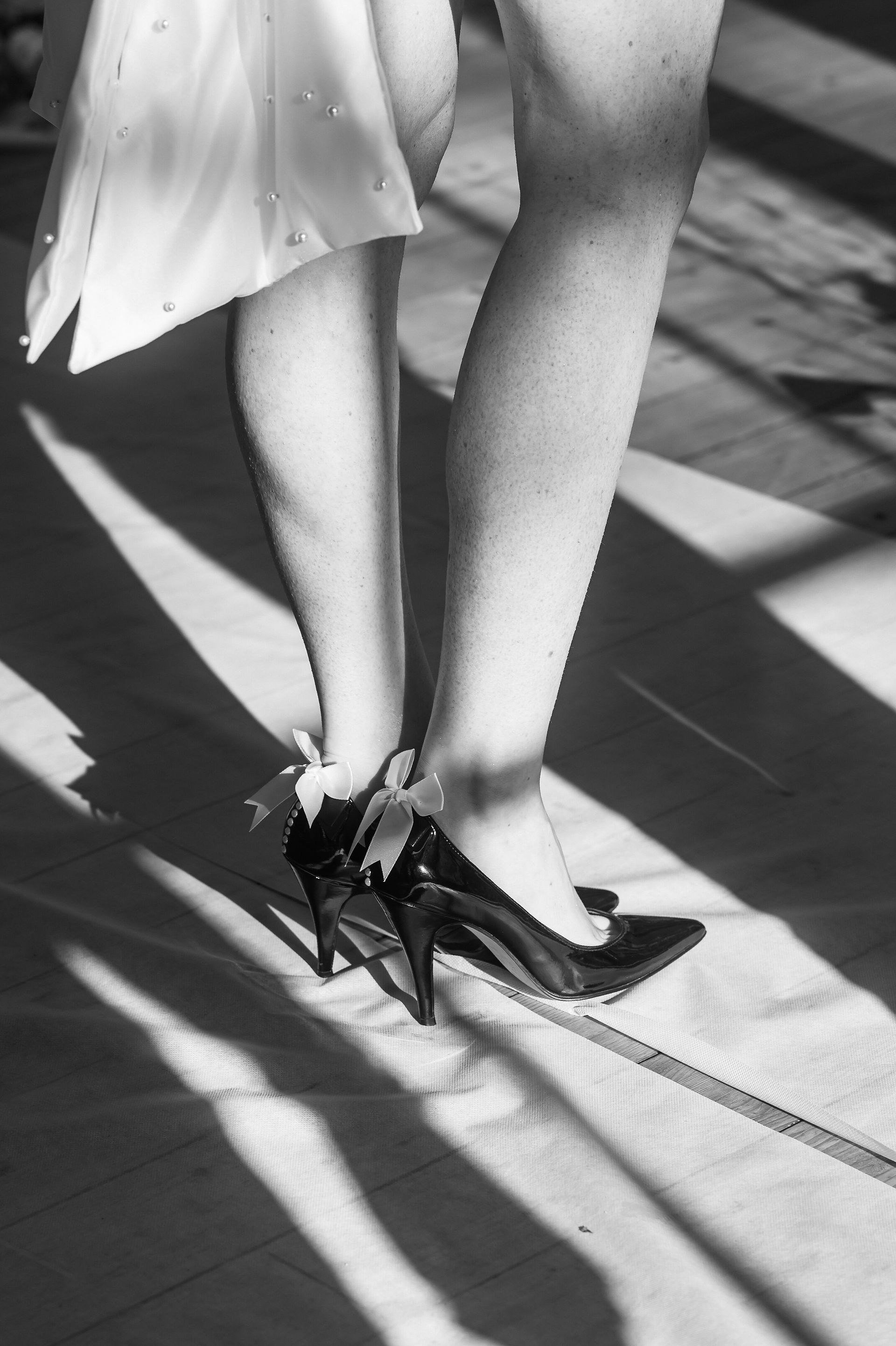 Découvrez L’Essence du Drapé, un shooting d’inspiration mariage alliant élégance et raffinement à travers un thème poétique et intemporel. Des tissus fluides, des compositions florales délicates, une ambiance glamour et apaisante : tout a été pensé pour offrir un moment hors du temps. Organisé par @mariage_poudré et immortalisé par @stephanie_dubois, ce projet est une véritable ode à la douceur pour un mariage inoubliable.