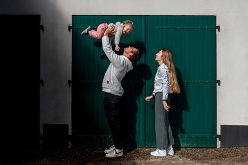 Portrait de famille réalisé dans un décor urbain