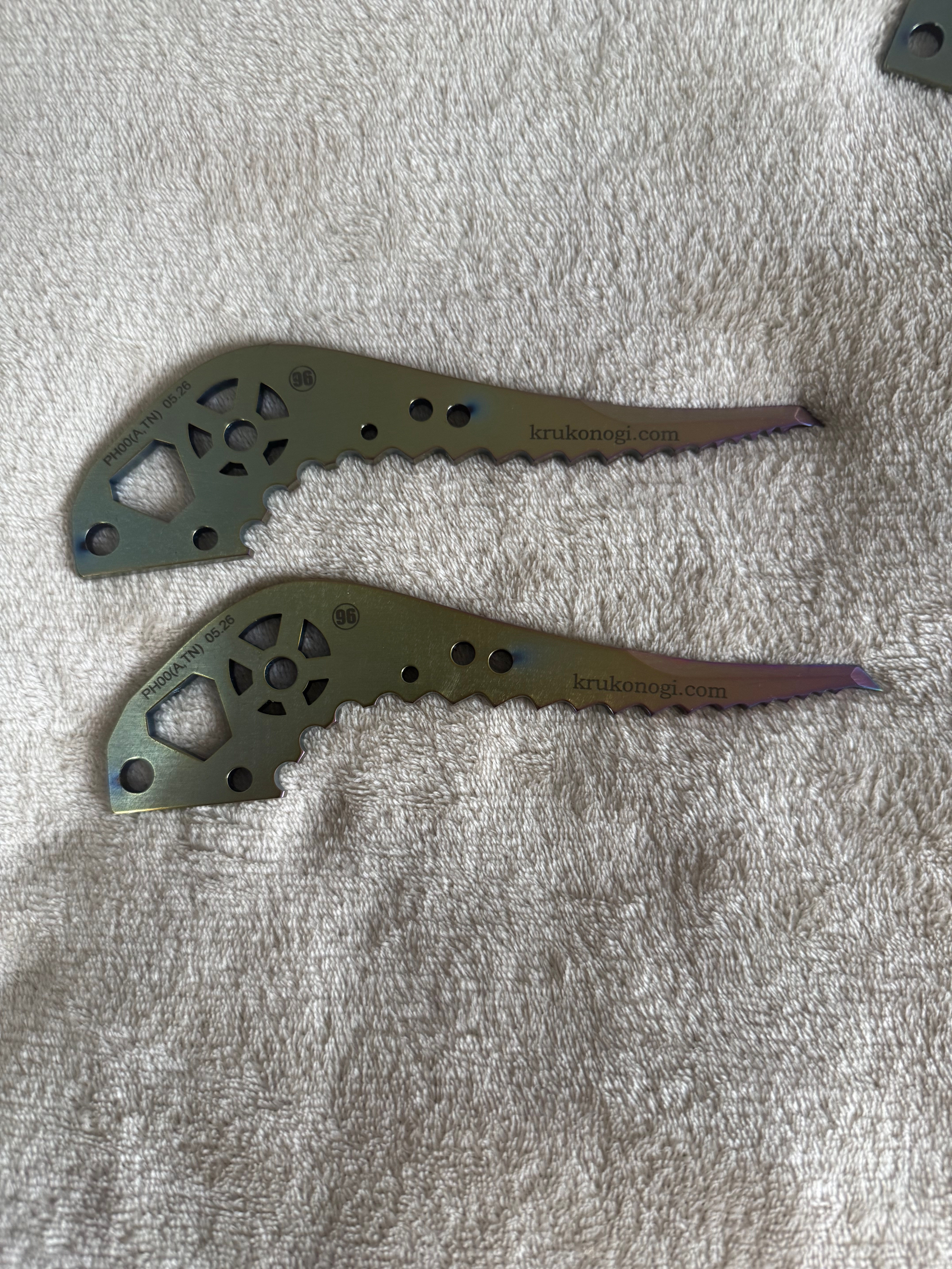 Krukonogi Hydra Picks (Pair) — Preorder