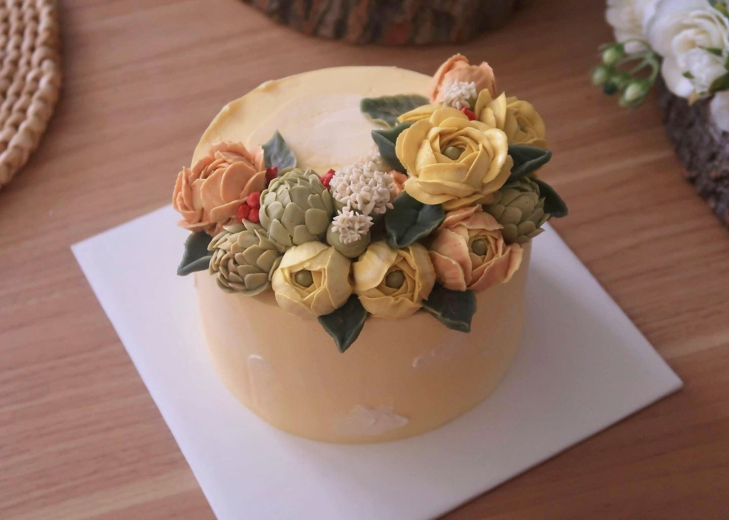 Buttercream Flower Cake : Crescent - Ranunculus x Artichoke