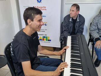 Projeto "Música para Sentir" promove inclusão e transforma vidas por meio da música em Carazinho