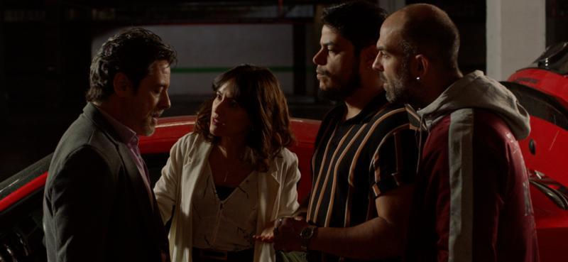 Varias personas hablando