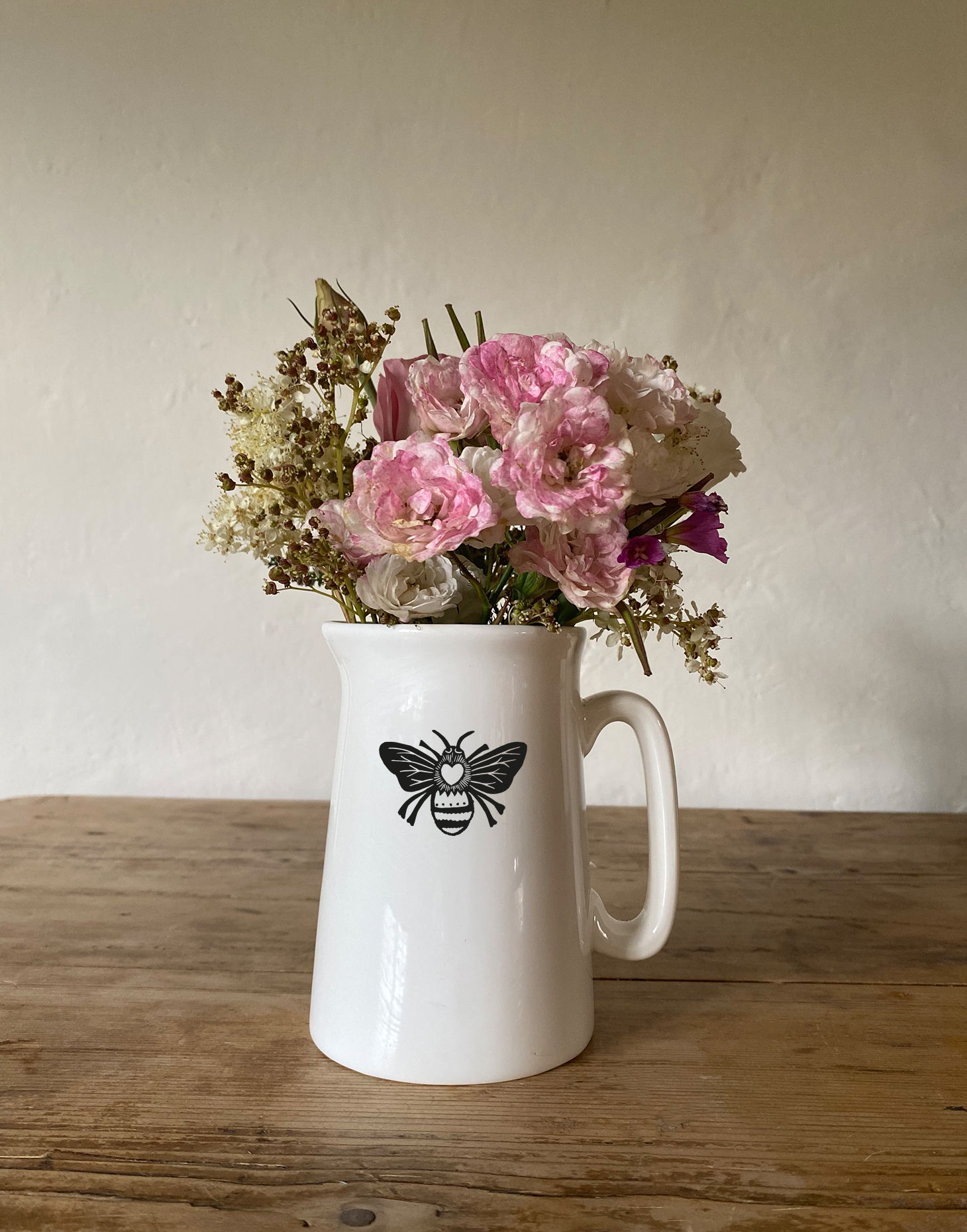 Queen Bee print 1/2 pint jug