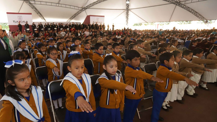 CONMEMORAN EN TLAXCALA EL DÍA DE LA BANDERA